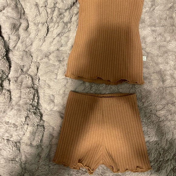 Toddler 2T short and tank top set - Picture 2 of 2